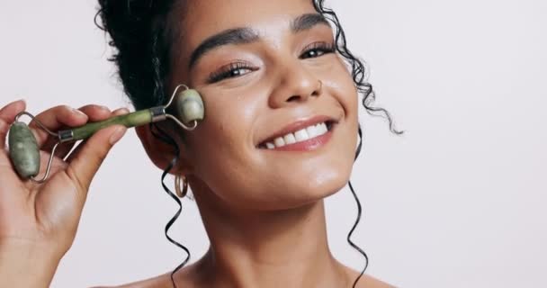 Skincare Rullo Viso Donna Studio Trattamenti Bellezza Salute Benessere Sorriso — Video Stock