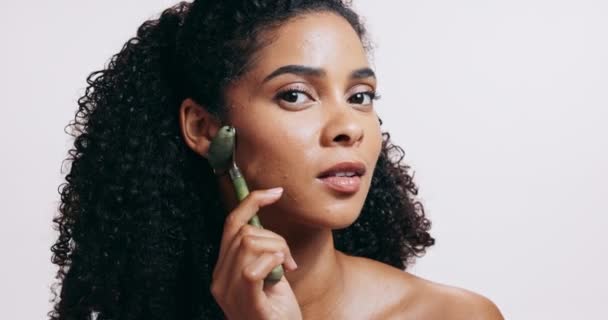 Beauty Facial Roller Face Woman Studio Skincare Health Wellness Massage — Stock Video