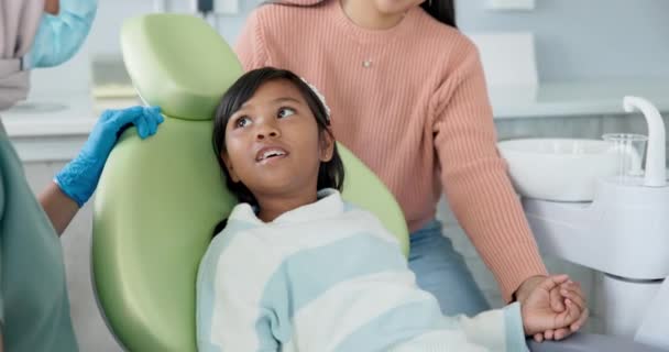 Kind Kieferorthopäde Und Termin Für Zähne Oder Mundgesundheitspflege Zur Prävention — Stockvideo