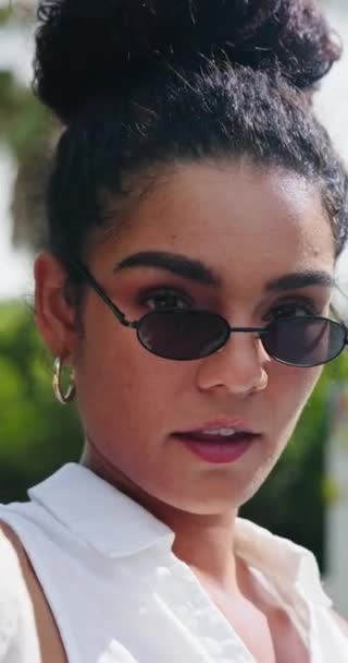 Woman Sunglasses Confident Outdoor Fashion Protection Sun Vision Attitude Stylish — Stock Video