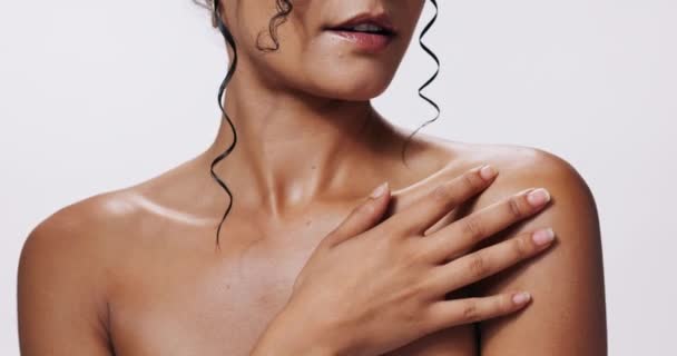 Vücut Cilt Bakımı Dermatolojiden Güzel Bir Kadın Stüdyonun Beyaz Arka — Stok video