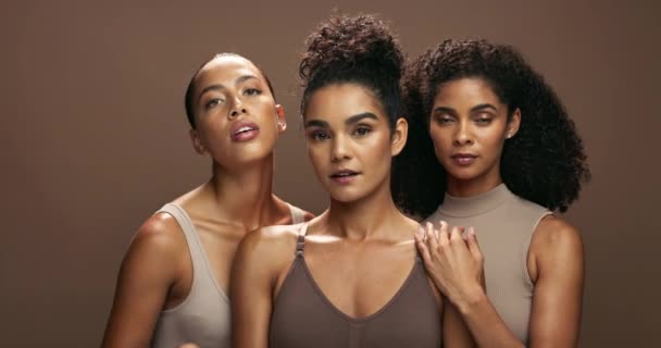 Woman Studio Power Skincare Wellness Embrace Self Care Group Beauty — Stock Video