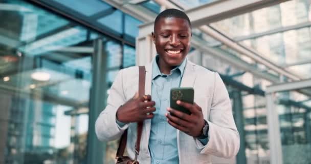 Businessman Happy Winning Phone City Commute Outdoor Travel Good News — Stock Video