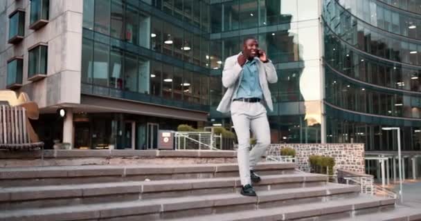Telefon Adamı Şehirde Başarı Kutlama Heyecanlı Satış Elemanının Başarısı Için — Stok video