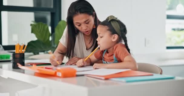 Mor Barn Och Läxor Med Frustrerad Undervisning Eller Vidhäftad Distraktion — Stockvideo