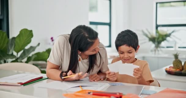 Mutter Kind Und Hausaufgaben Mit Frustriertem Stress Wegen Ablenkung Schreibtisch — Stockvideo