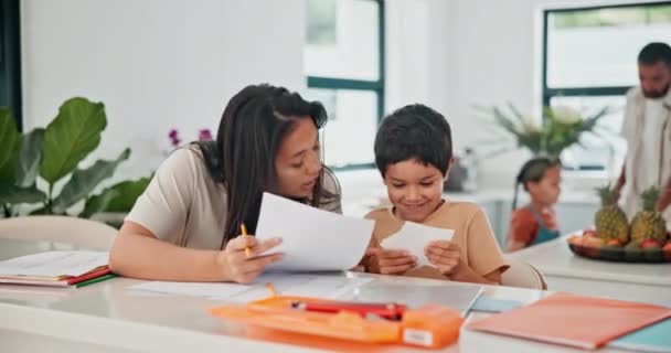Mutter Kind Und Hausaufgaben Mit Stressunterweisung Zur Ablenkung Oder Überfordertem — Stockvideo