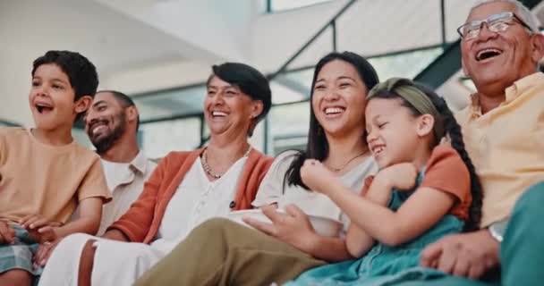 Engraçado Família Assistir Sofá Casa Streaming Filmes Vídeo México Avós — Vídeo de Stock