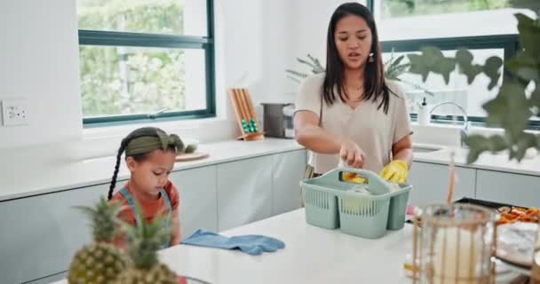 Mulher Criança Luvas Cozinha Para Limpar Para Saúde Segurança Para — Vídeo de Stock