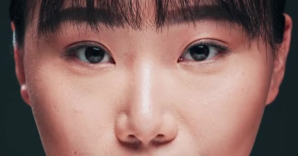 Pielęgnacja Skóry Twarz Szczęśliwa Azjatycka Kobieta Studio Dla Naturalnego Makijażu — Wideo stockowe