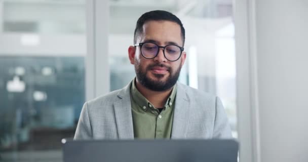 Üzletember Stresszes Fejfájás Irodában Határidő Gondolkodás Munka Csalódott Túlhajszolt Kiégett — Stock videók