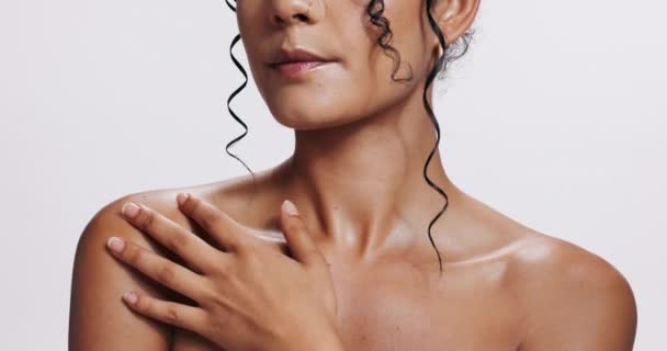 Lichaam Huidverzorging Vrouw Met Schoonheid Uit Zelfzorg Dermatologie Witte Achtergrond — Stockvideo
