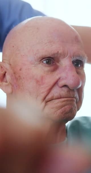 Uomo Anziano Fisioterapia Fascia Elastica Salute Benessere Riabilitazione Casa Cura — Video Stock