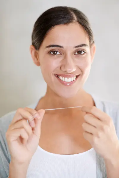 Woman Portrait Smile Dental Floss Home Health Wellness Care Teeth — Stock Photo, Image
