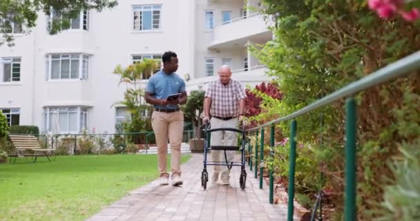 Caregiver Senior Man Walking Frame Garden Tablet Talking Recovery Clinic — Stock Video