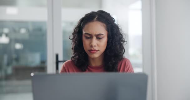 Emocionado Mulher Laptop Para Ganhar Boas Notícias Comemorar Wow Realização — Vídeo de Stock