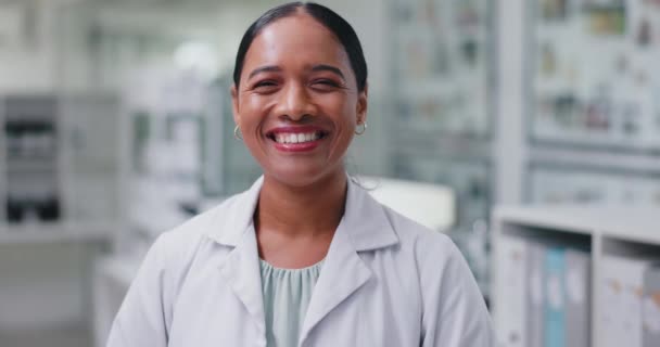 Ciência Laboratório Rosto Mulher Feliz Com Pesquisa Desenvolvimento Medicina Farmacêutico — Vídeo de Stock