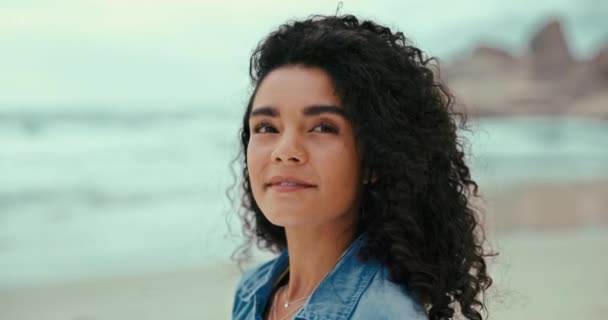 Ansigt Tænkning Kvinde Stranden Sommeren Rejser Ferie Eller Ferie Tropiske – Stock-video