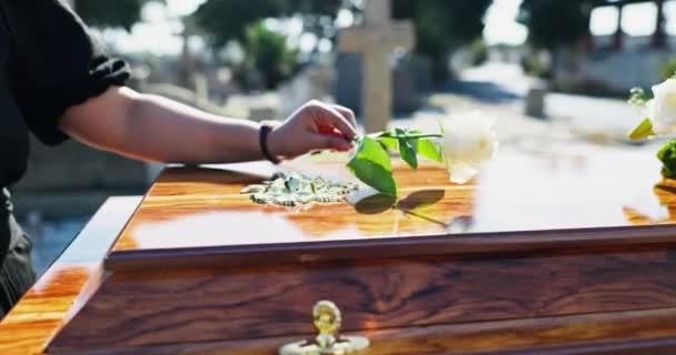 Flower Coffin Hands Person Graveyard Death Ceremony Funeral Memorial Service — Stock Video