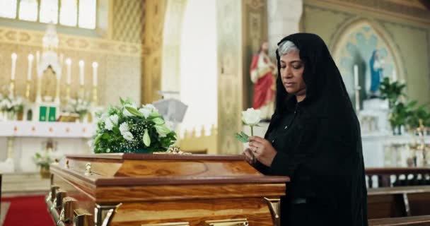 Triste Ataúd Muerte Con Viuda Funeral Por Dolor Pérdida Dolor — Vídeos de Stock