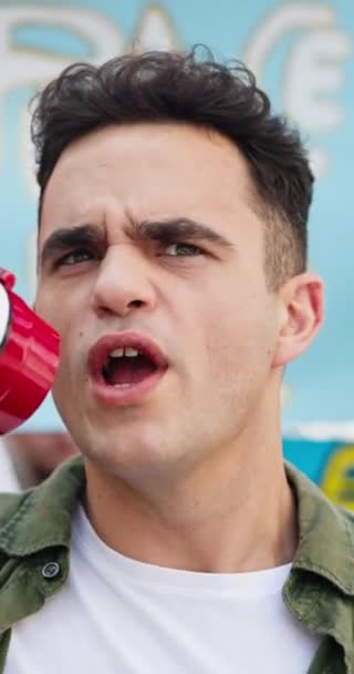Homme Visage Mégaphone Crier Pour Protester Pour Les Droits Civils — Video
