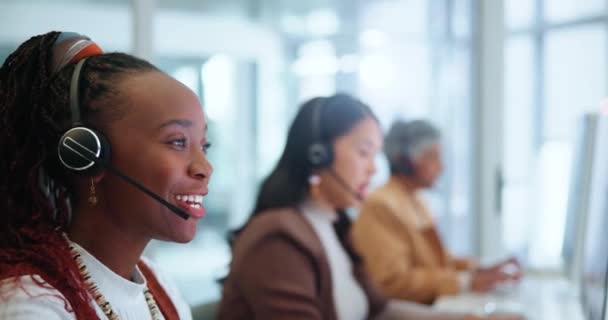 Mulher Negra Call Center Consultoria Com Fones Ouvido Agência Para — Vídeo de Stock