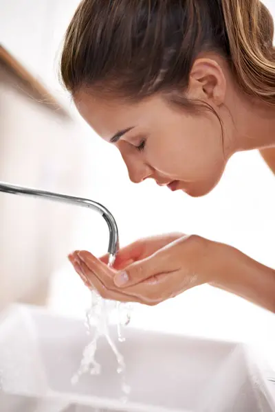Woman Wellness Hygiene Washing Face Skin Zinc Self Care Beauty — Stock Photo, Image