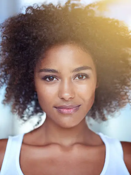 Morgen Schoonheid Portret Van Zwarte Vrouw Met Natuurlijke Gloed Huid — Stockfoto