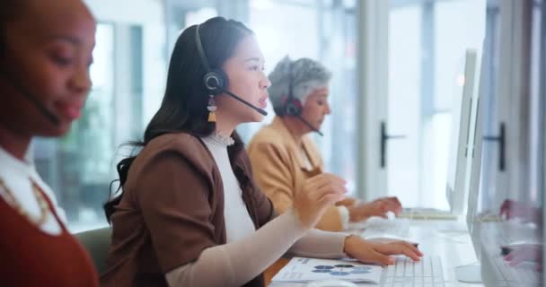 Azjatka Call Center Konsulting Słuchawkami Agencji Obsługi Klienta Lub Wsparcia — Wideo stockowe