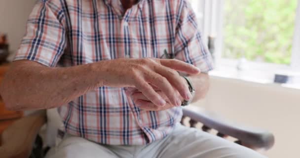 Elderly Man Closeup Hands Pain Injury Orthopedic Issue Home Alone — Stock Video