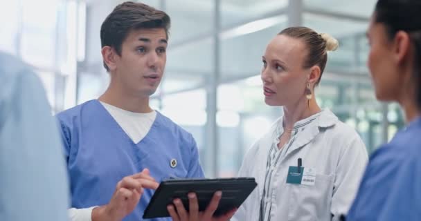 Tablet Találkozó Csapat Orvosok Kórházban Együttműködés Orvosi Diagnózis Szakmai Egészségügyi — Stock videók