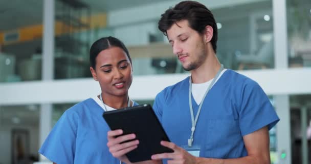 Enfermeros Trabajo Equipo Planificación Tabletas Para Investigación Médica Asesoramiento Apoyo — Vídeo de stock