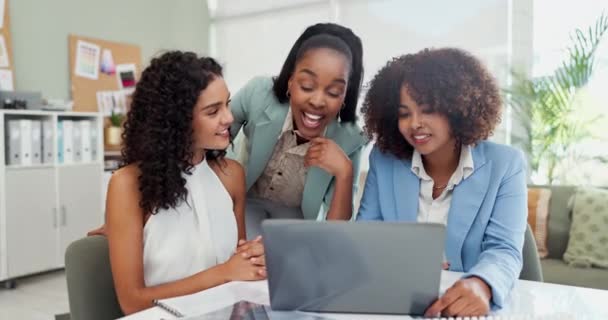 Discussie Ontmoeting Vrouwen Met Laptop Voor Planning Projectmanagement Teamwork Office — Stockvideo