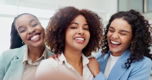 Kadınlar Özçekim Ofisteki Komik Yüz Başlangıçta Arkadaşlar Arkadaşları Sosyal Medya — Stok video