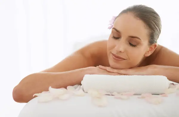 Relax Massaggio Donna Alle Terme Dormire Con Salute Benessere Equilibrio — Foto Stock