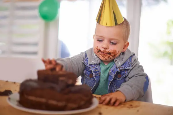Baby Födelsedag Och Äta Tårta Hemma Fest För Spädbarn Eller — Stockfoto