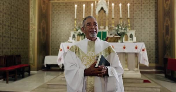 Preken Bijbel Priester Kerk Voor Religie Geestelijke Eredienst Preek Voor — Stockvideo