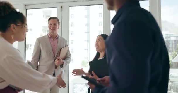 Adamları Selamlama Işbirliği Ofiste Ortaklık Için Ekip Ile Tokalaşma Toplantı — Stok video