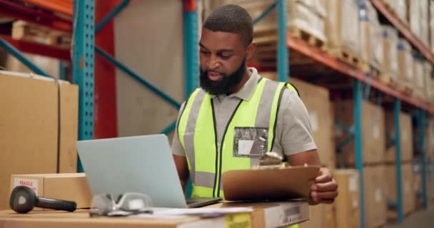 Man Laptop Logistics Checklist Warehouse Technology Research Shipping Solutions African — Stock Video