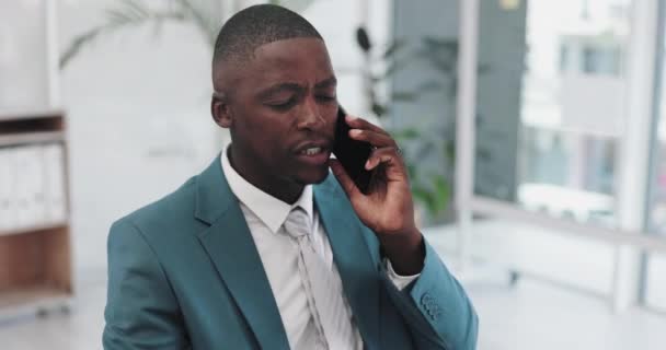 Telefon Görüşmesi Iletişim Dünyasından Siyahi Adam Iletişim Tartışma Konuşma Için — Stok video
