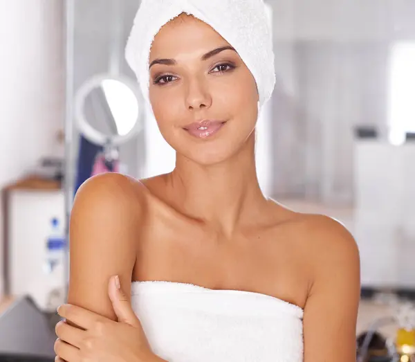 Hijyen Havlu Kadın Portresi Kozmetik Güzellik Sağlık Için Hazırlanıyor Mutlu — Stok fotoğraf