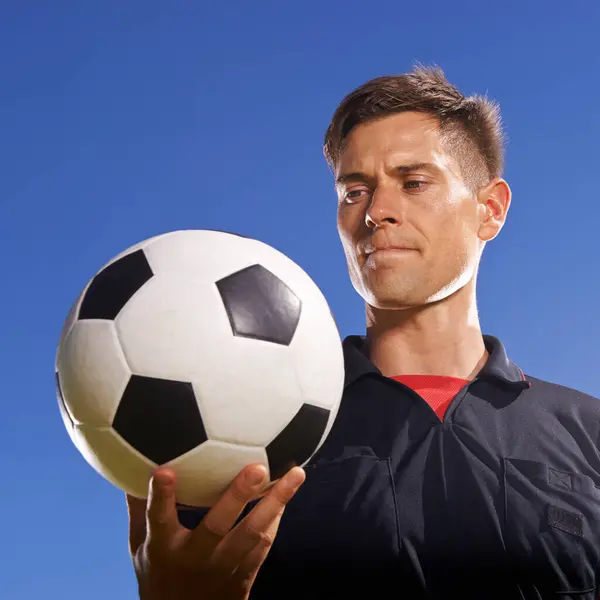 Face Soccer Ball Man Blue Sky Background Referee Competition Game — Stock Photo, Image