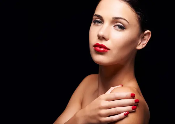 Stüdyoda Kadın Güzellik Kırmızı Ruj Şık Zarif Kenar Modeller Için — Stok fotoğraf