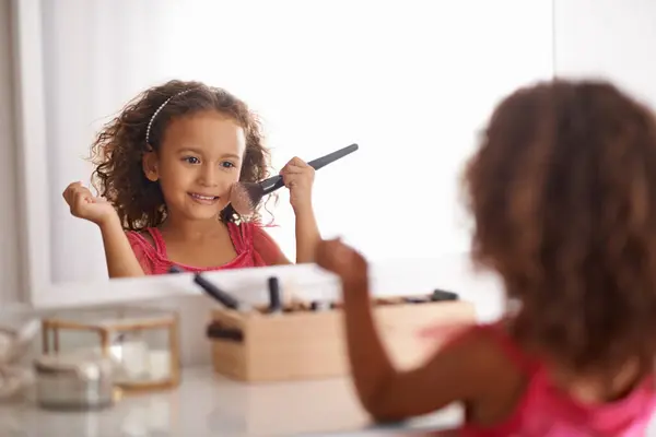 Kid Girl Smile Brush Makeup Mirror Creativity Artistic Skills Child — Stock Photo, Image