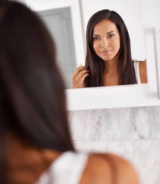 Woman Makeup Beauty Bathroom Mirror Skincare Dermatology Happy Hair Care — Stock Photo, Image