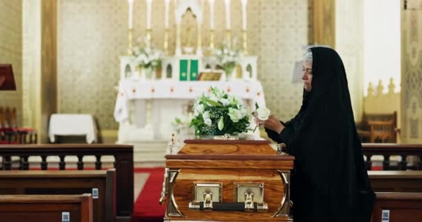 Smutny Trumna Żałoba Wdowa Pogrzeb Dla Smutek Strata Ból Cerkiew — Wideo stockowe