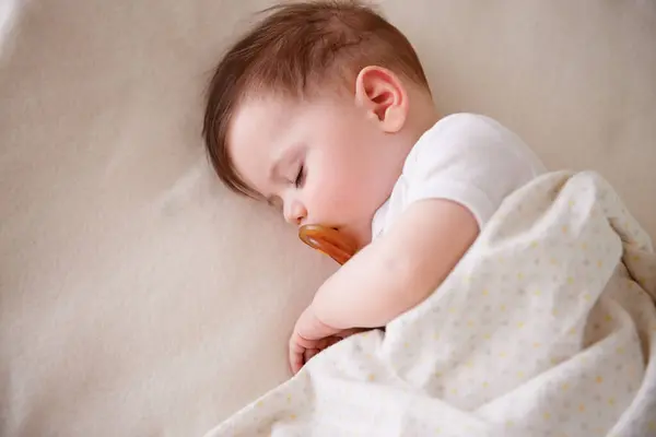 Bebé Dormir Casa Con Cansancio Sueño Guardería Con Paz Una — Foto de Stock