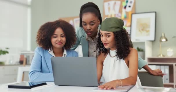 Fejring Teamwork Business Kvinder Laptop Kontor Online Bonus Sejr Eller – Stock-video