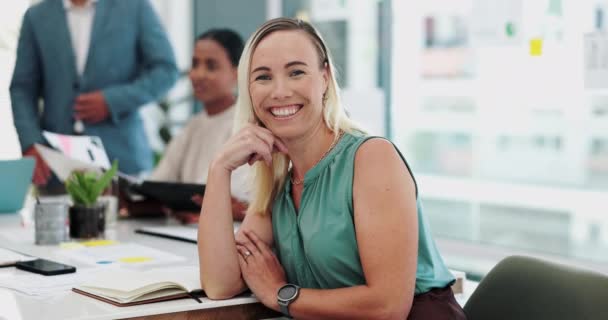 Bizneswoman Twarz Uśmiech Pracownika Public Relations Śmiechem Szczęśliwy Pracy Biurowej — Wideo stockowe