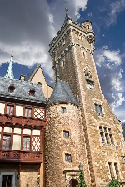 屋外環境で寺院 アーケードの建築 芸術的 歴史的な建物 ドイツ 伝統的な美術館 風景雲 岩石や大理石の壁 — ストック写真